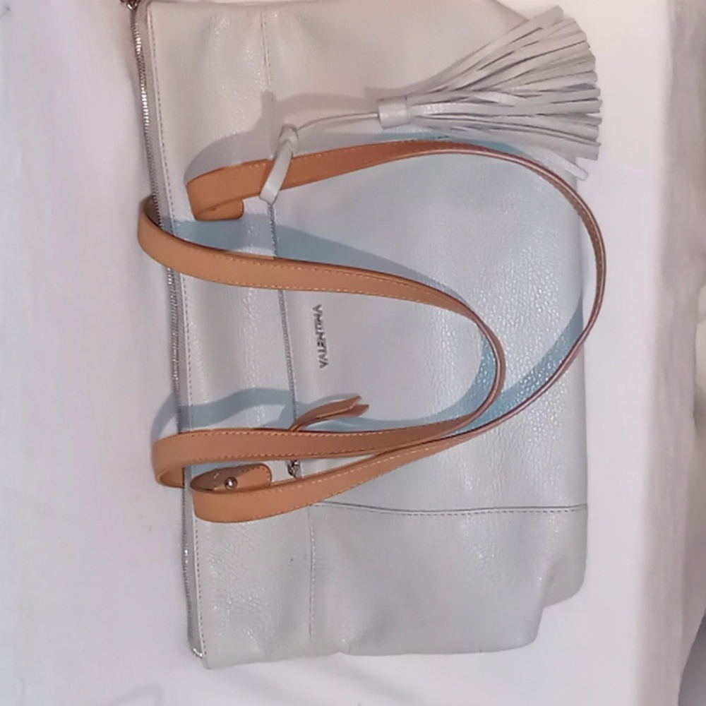 Handbags - Picture 6 of 6